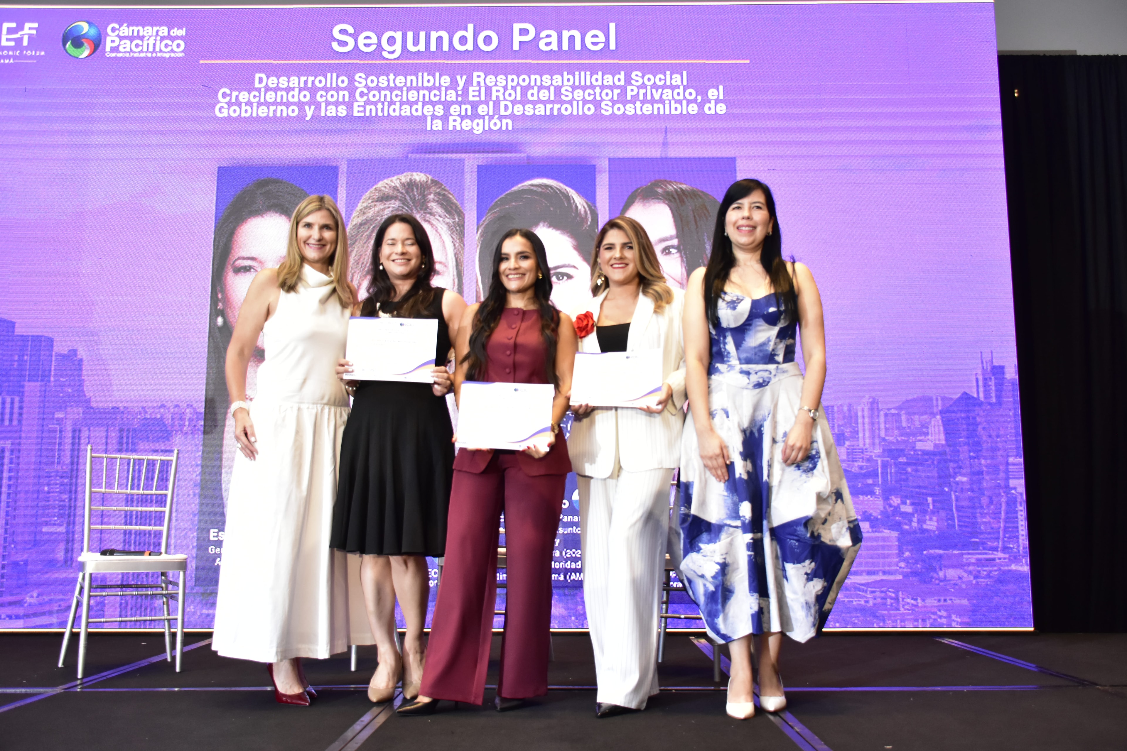 Segundo Panel — Desarrollo Sostenible y Responsabilidad Social, cinco panelistas