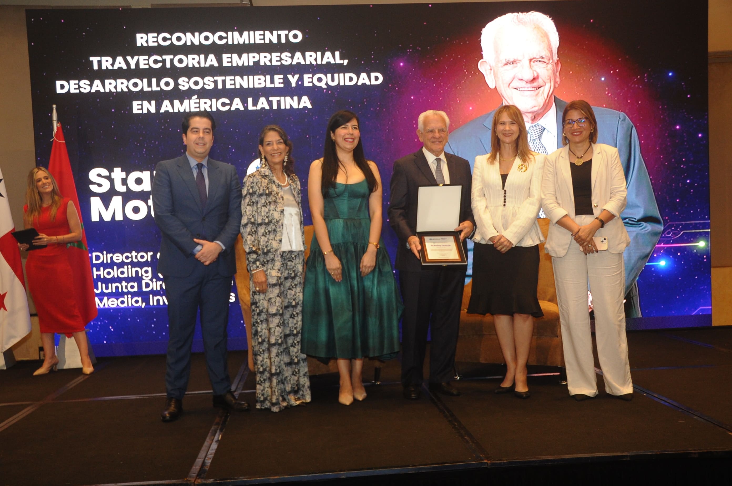 Entrega de reconocimientos · Cóctel WISS Awards 2026